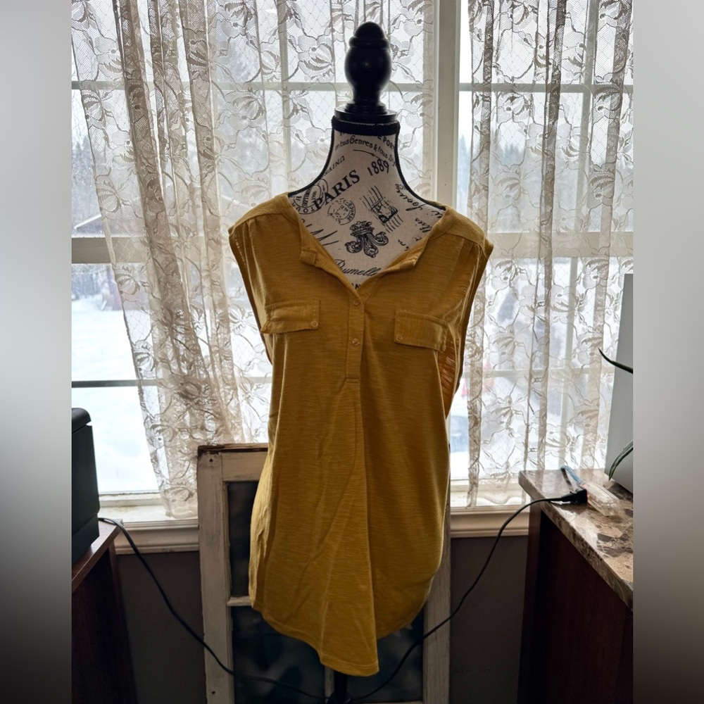 Ricki’s Tank Top. - Picture 2 of 7